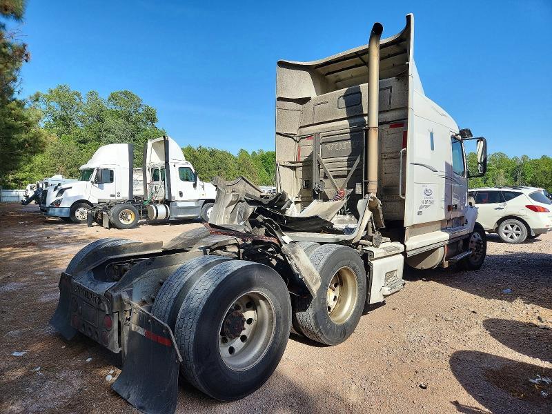 1999 Volvo VN Semi Truck