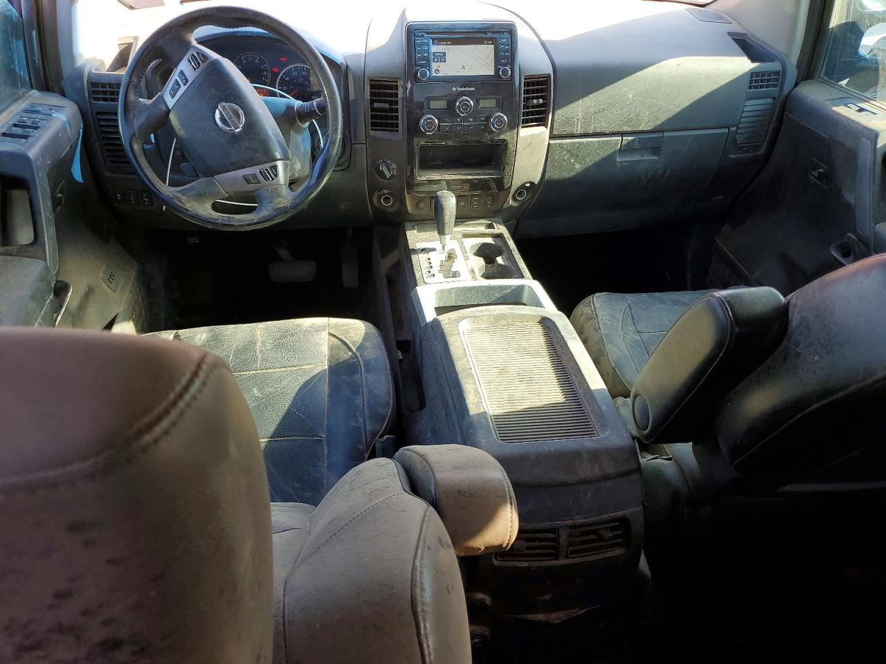 2014 Nissan Titan SV