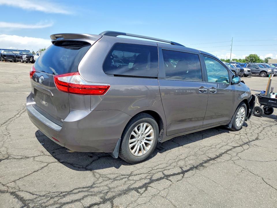 2015 Toyota Sienna xle 8-passenger