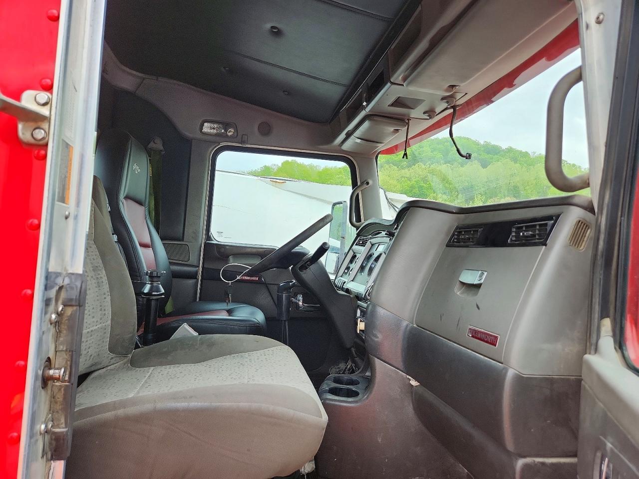 2013 Kenworth T800 Semi Truck