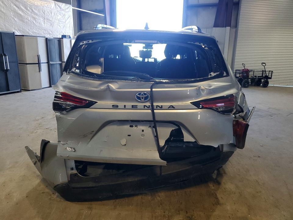 2021 Toyota Sienna le