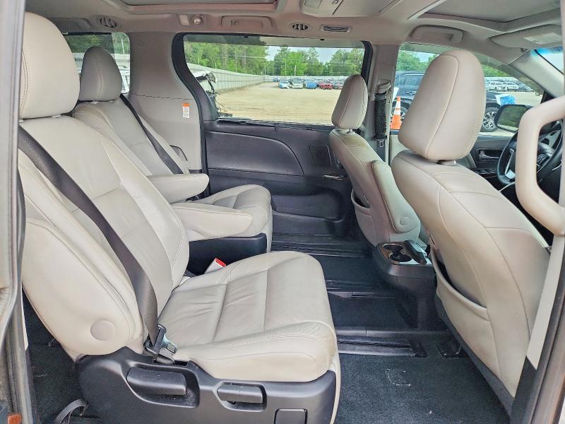 2016 Toyota Sienna Limited Premium 7-passenger