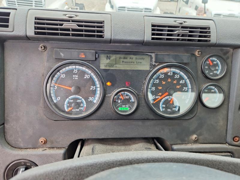 2017 Freightliner Cascadia 1-Semi Truck