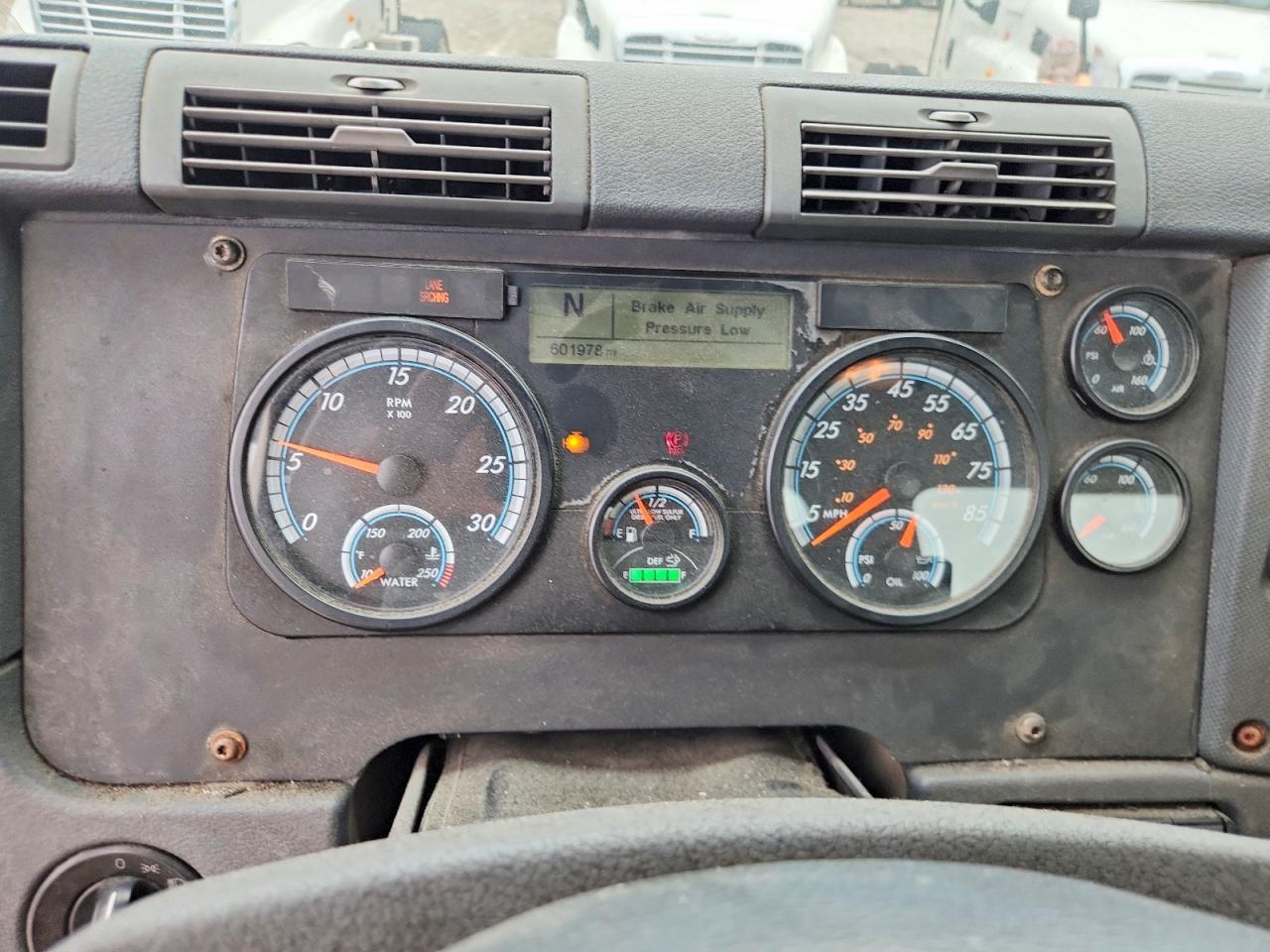 2017 Freightliner Cascadia 1-Semi Truck