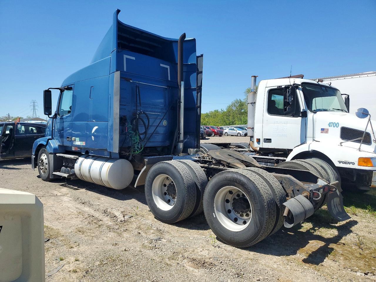 2009 Volvo VNL Semi Truck