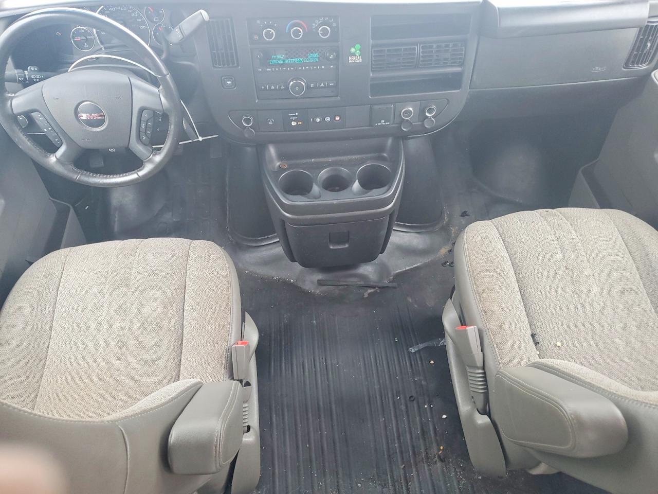 2022 GMC Savana 2500 Cargo Delivery van
