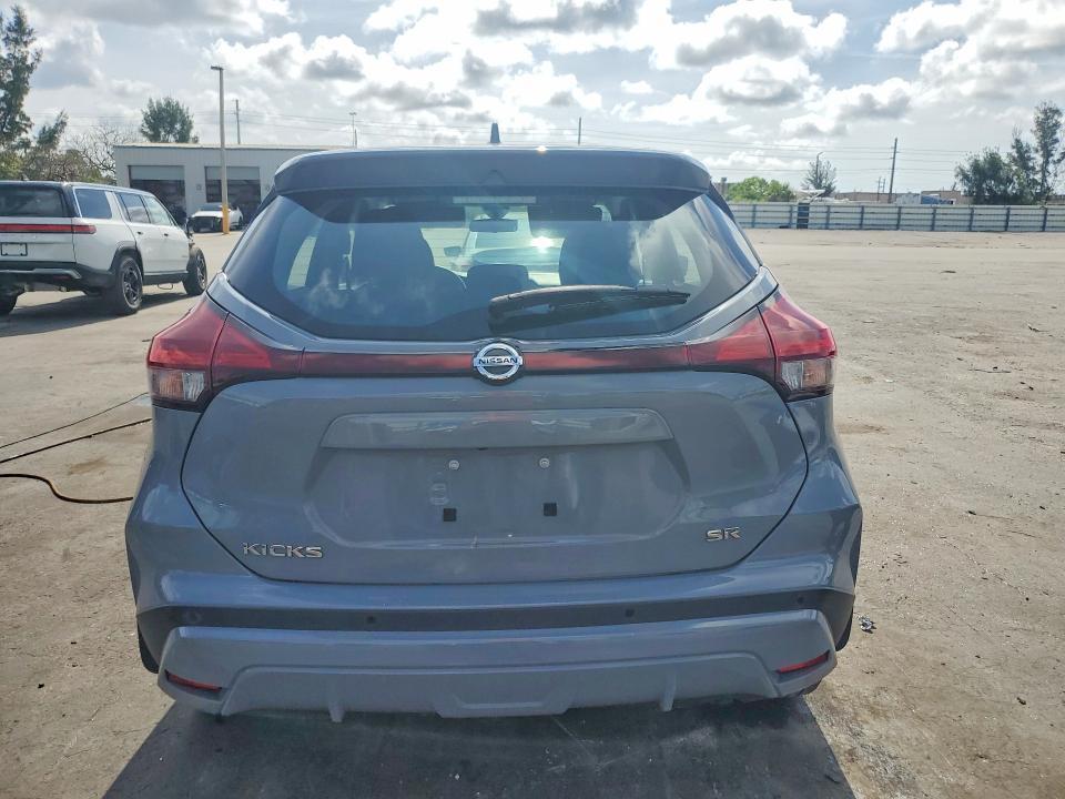 2021 Nissan Kicks sr