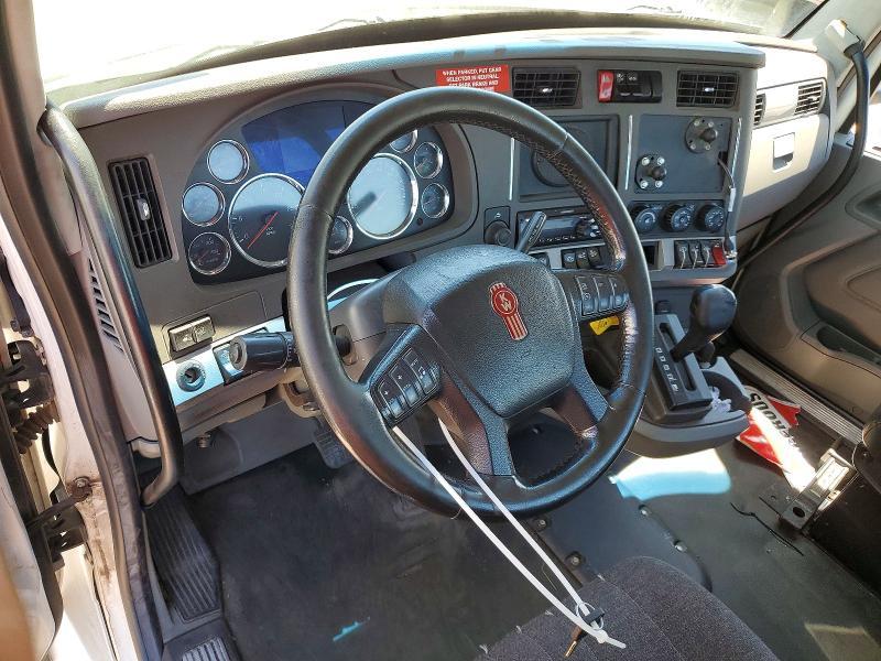 2016 Kenworth T680 Semi Truck