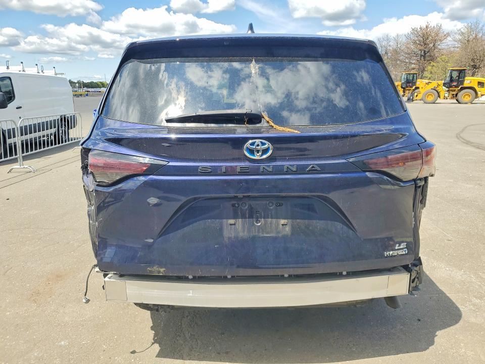 2023 Toyota Sienna le