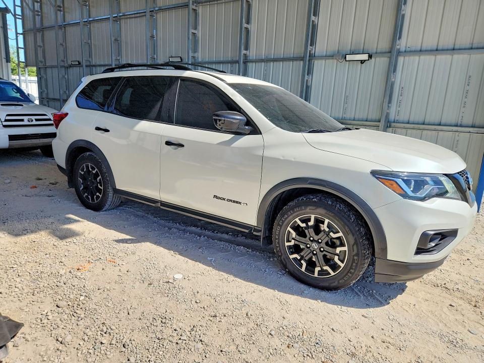 2020 Nissan Pathfinder sl