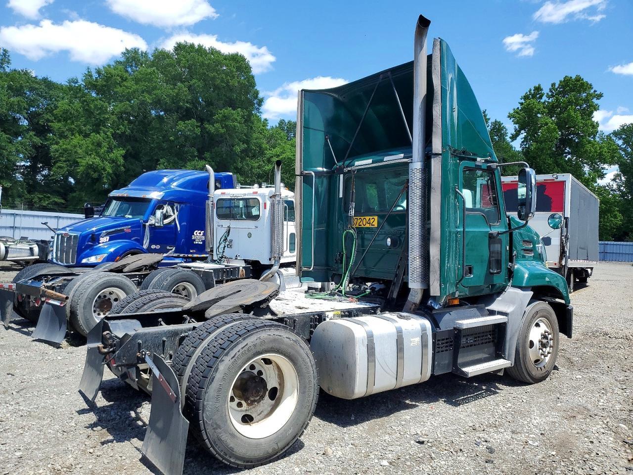 2018 Mack CXU612 Semi Truck