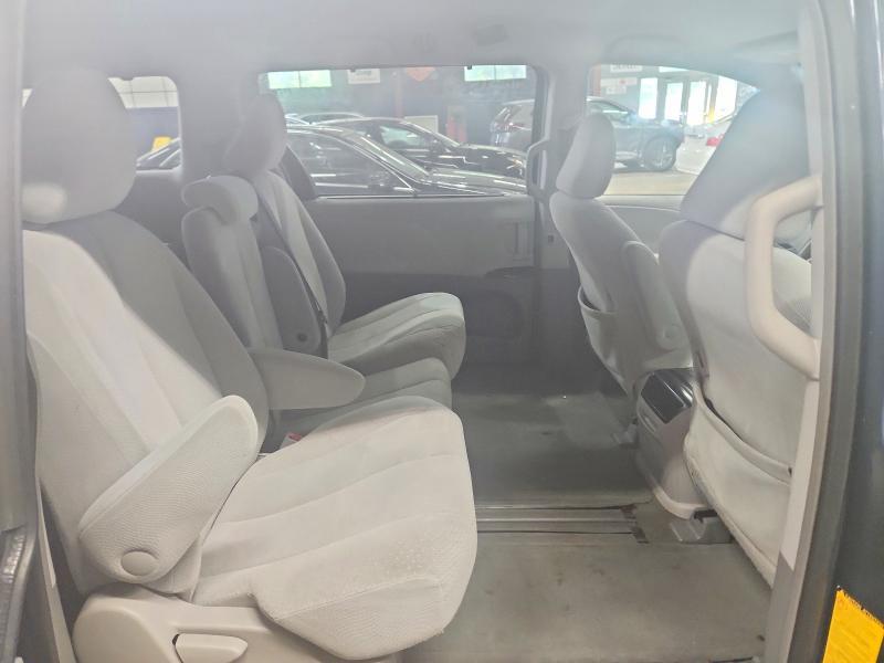 2014 Toyota Sienna le