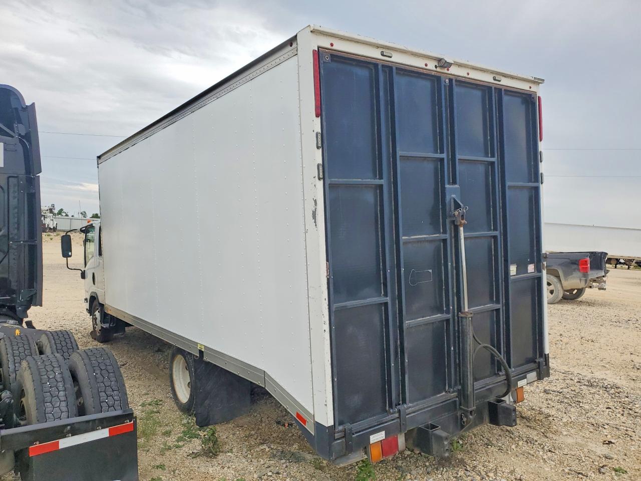 2017 Isuzu NPR HD BOX Truck