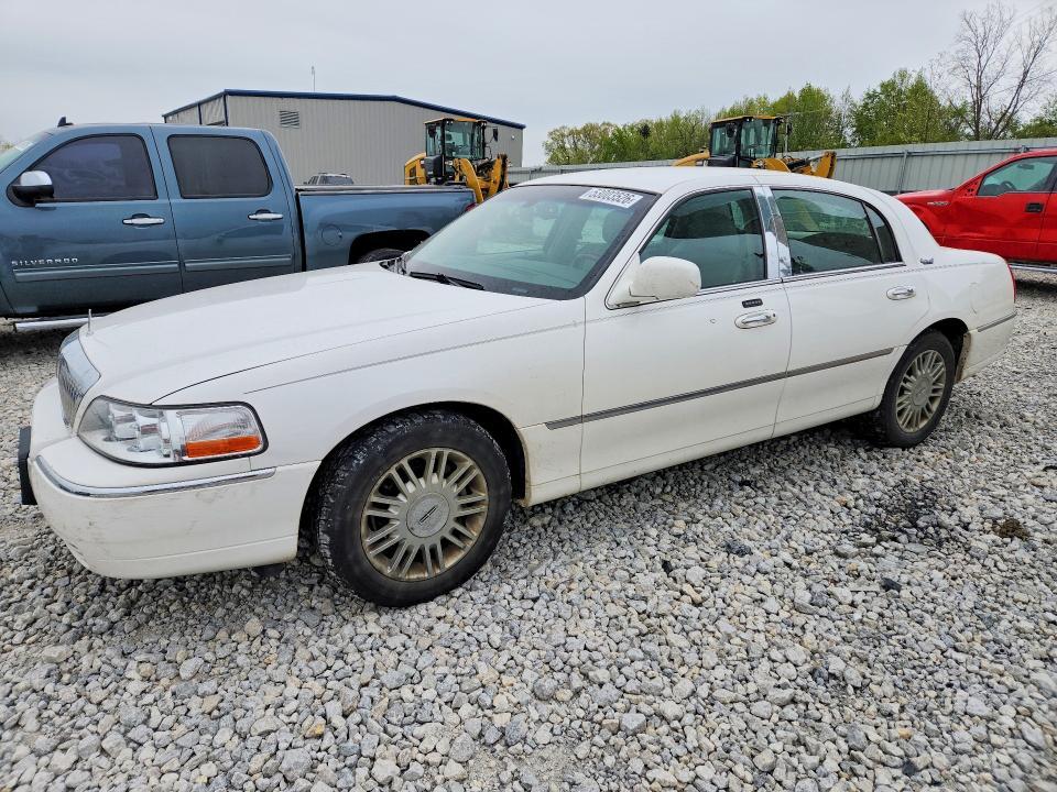 2010 Lincoln Town car Signature Limited