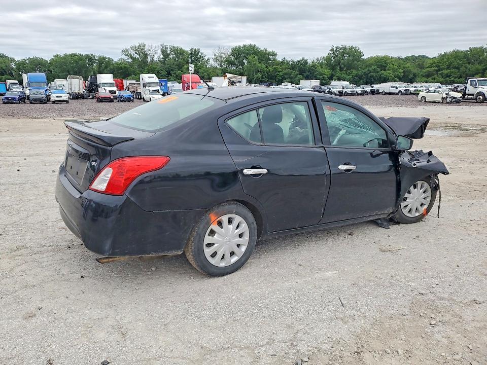 2018 Nissan Versa sv