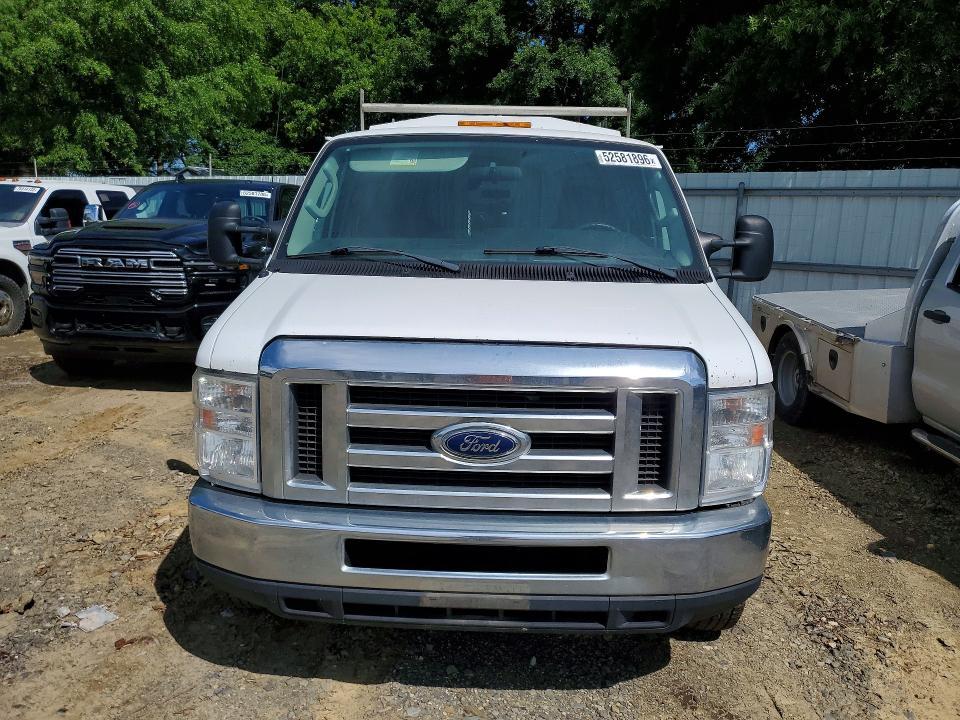 2017 Ford Econoline E350 Super Duty Cutaway Van