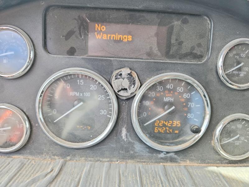 2015 Peterbilt 348