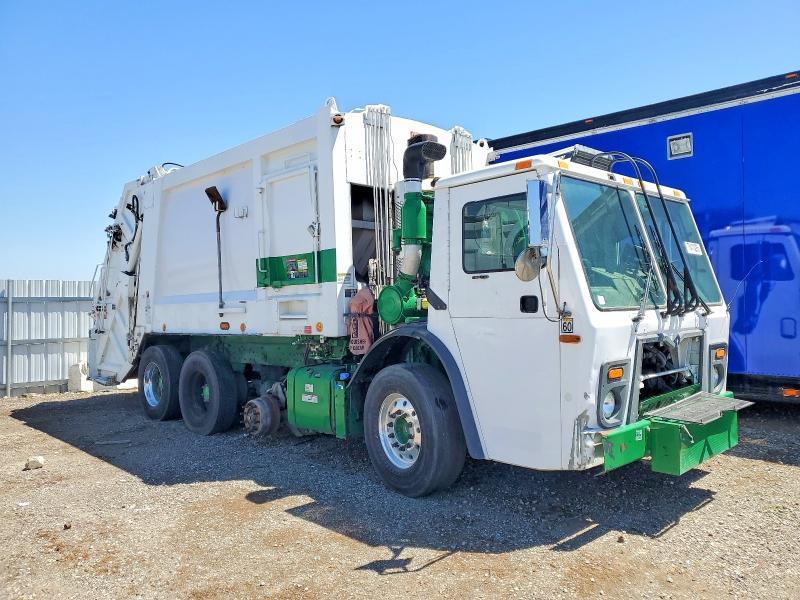 2011 Mack LEU613 Refuse Truck