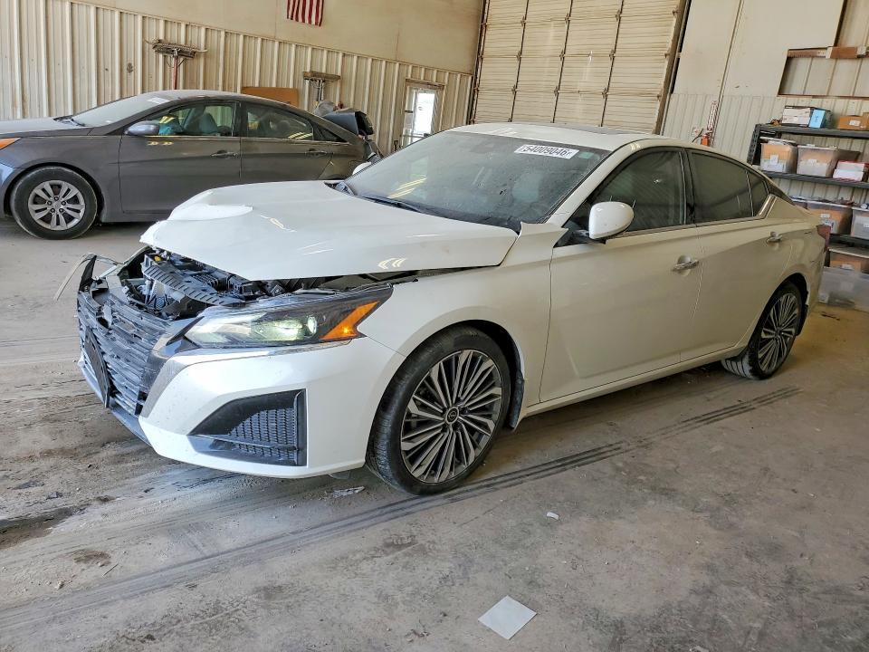 2025 Nissan Altima sl