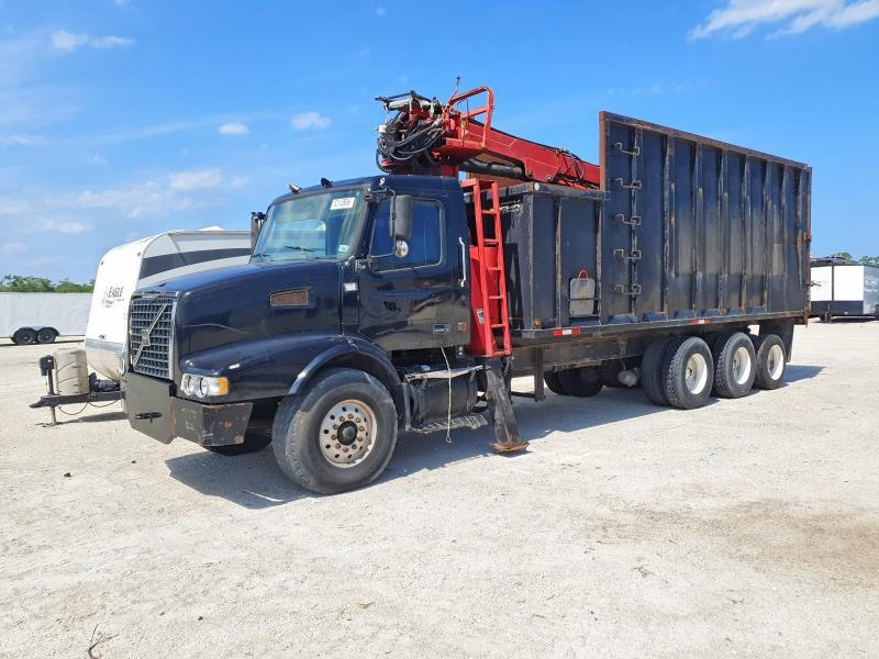 2003 Volv O VHD Grapple Crane Truck