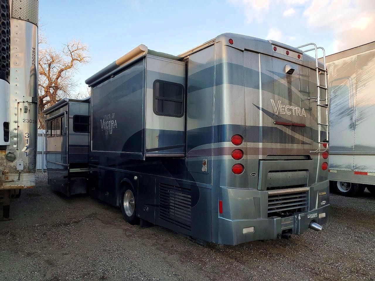 2005 Winnebago Vectra RV