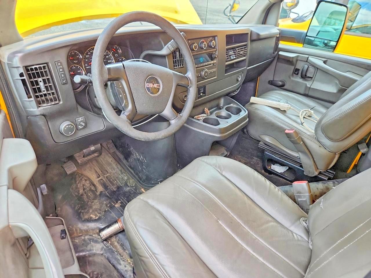 2011 GMC Savana BOX Truck