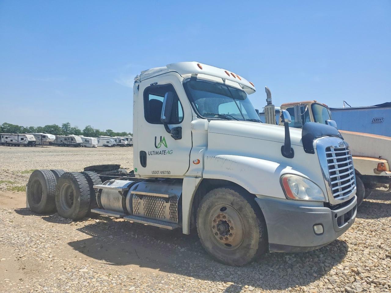 2015 Freightliner Cascadia Semi Truck