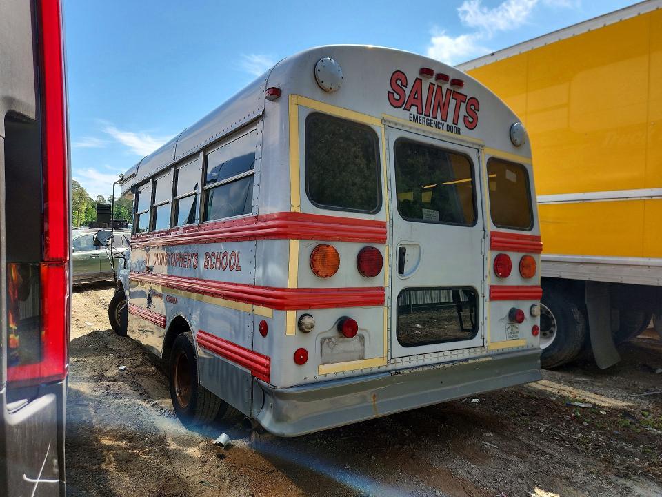 2003 GMC Savana Shuttle Bus
