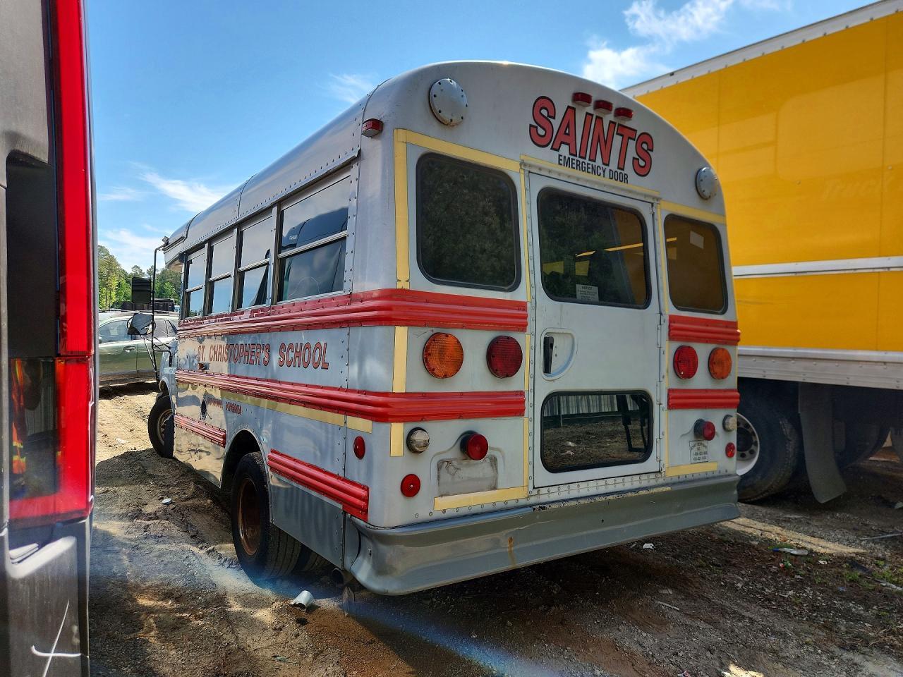 2003 GMC Savana Shuttle Bus