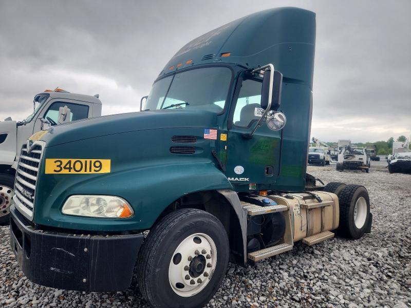 2015 Mack CXU612 Semi Truck