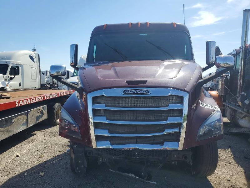 2018 Freightliner Cascadia 116 Semi Truck