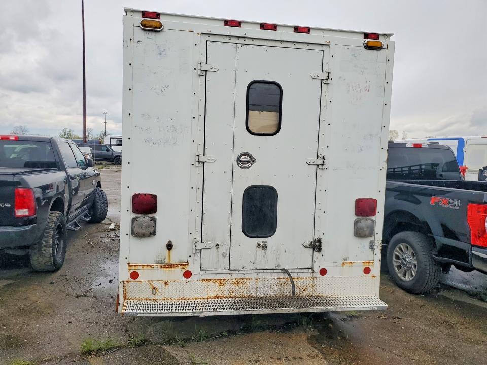 2010 Ford Econoline E350 Super Duty Cutaway Van