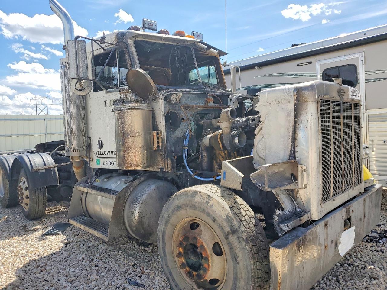 2004 Peterbilt 379