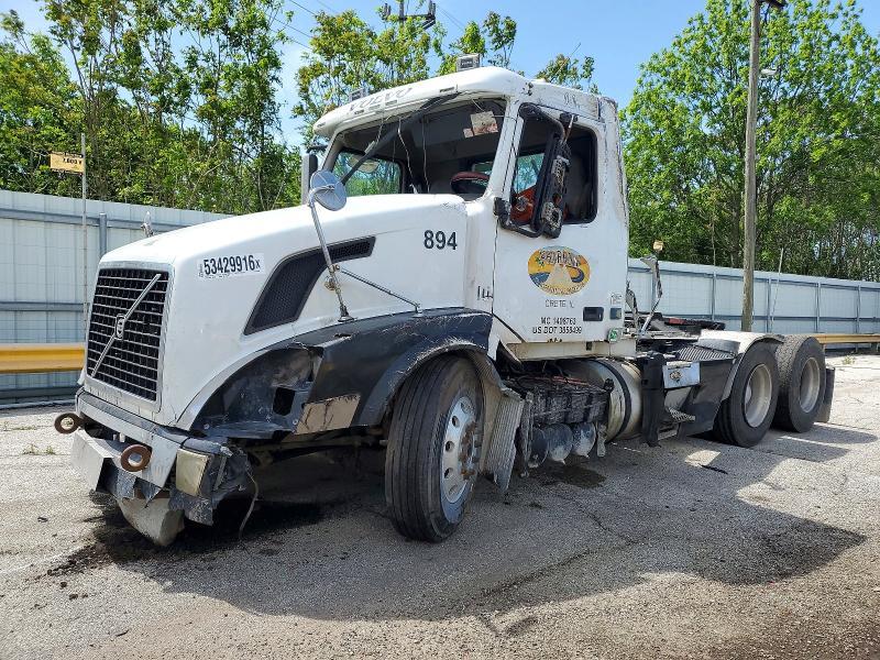 2008 Volvo VNL Semi Truck