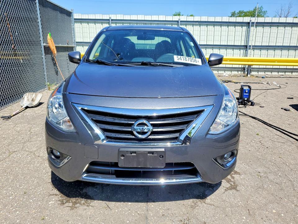 2018 Nissan Versa sv