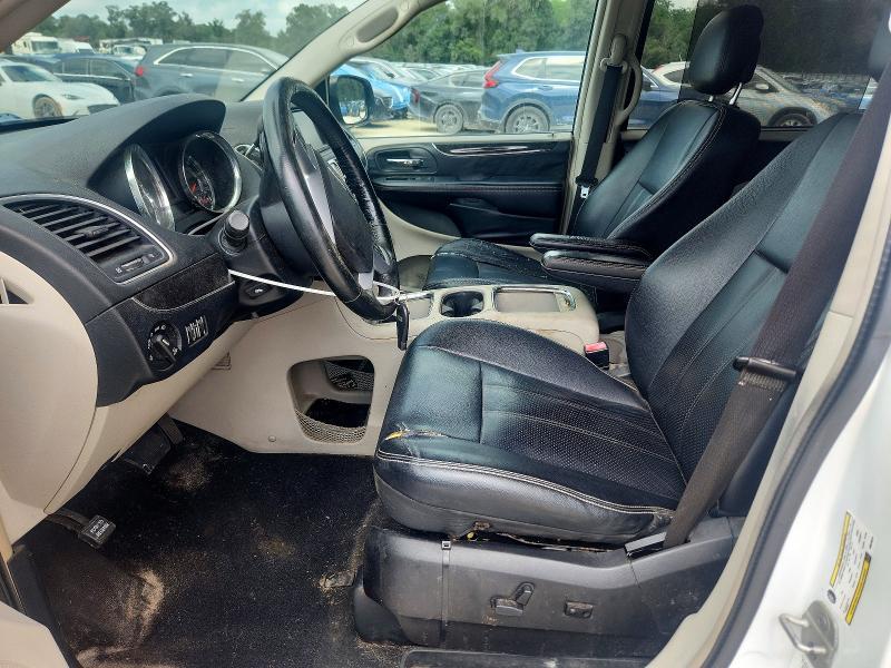 2013 Chrysler Town & Country Touring l