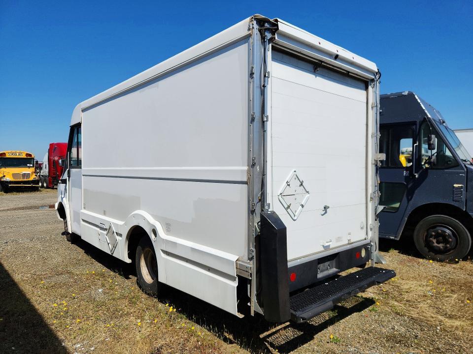 2018 Isuzu Reach Delivery Truck