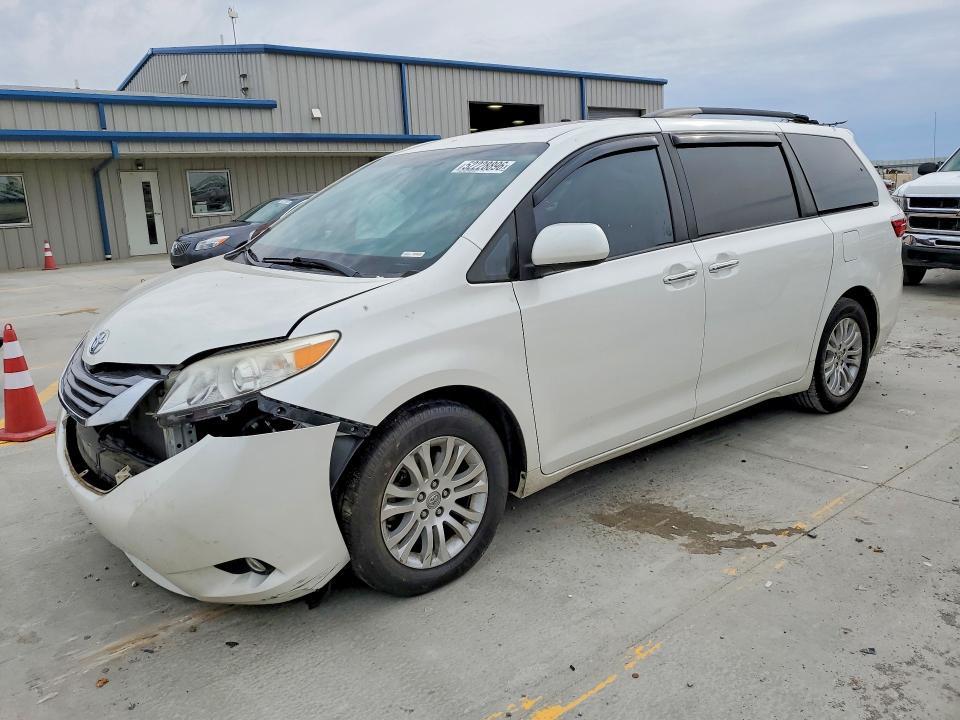2017 Toyota Sienna xle 8-passenger