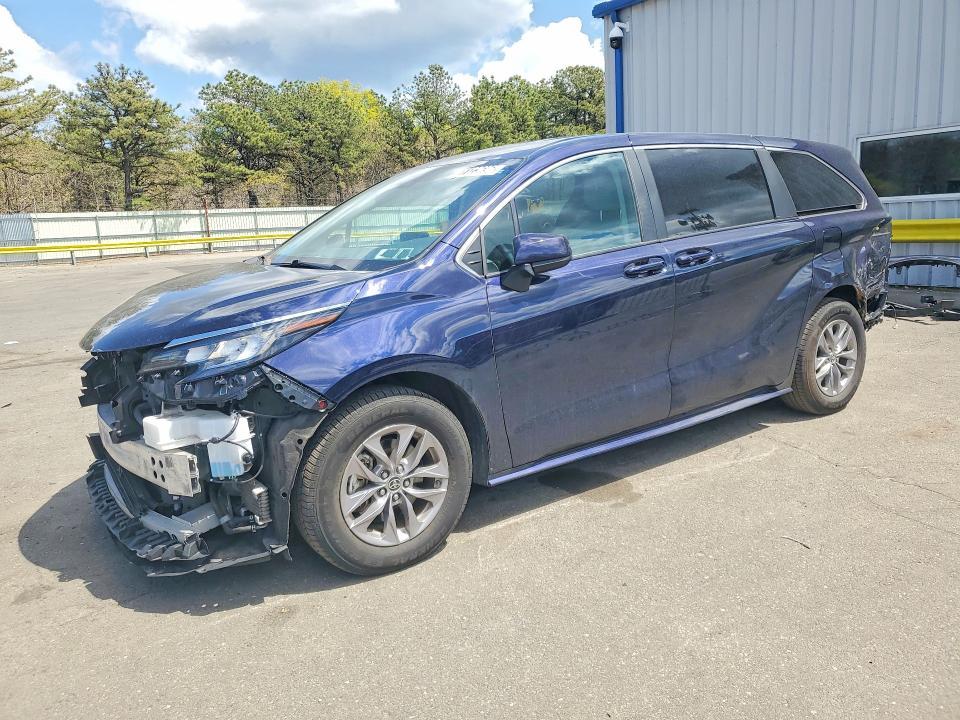 2023 Toyota Sienna le