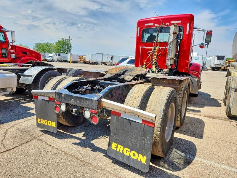 2015 Peterbilt 386 Semi Truck