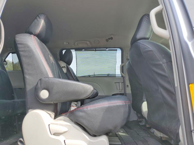 2011 Toyota Sienna le