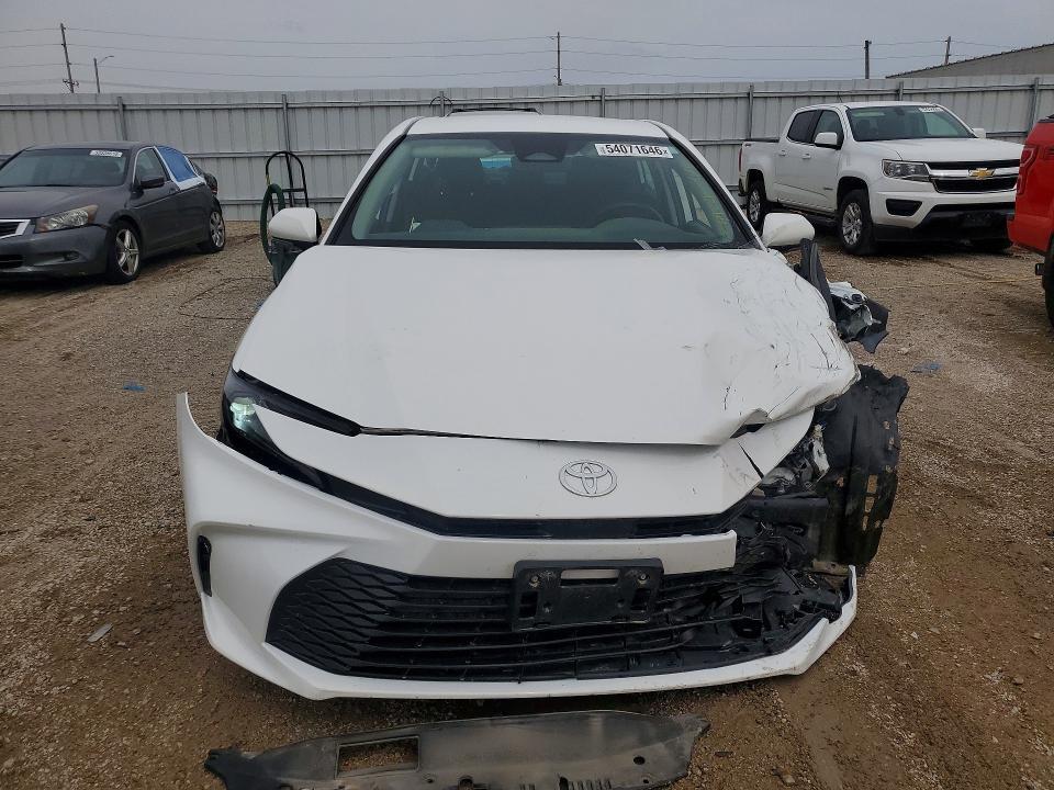 2025 Toyota Camry le