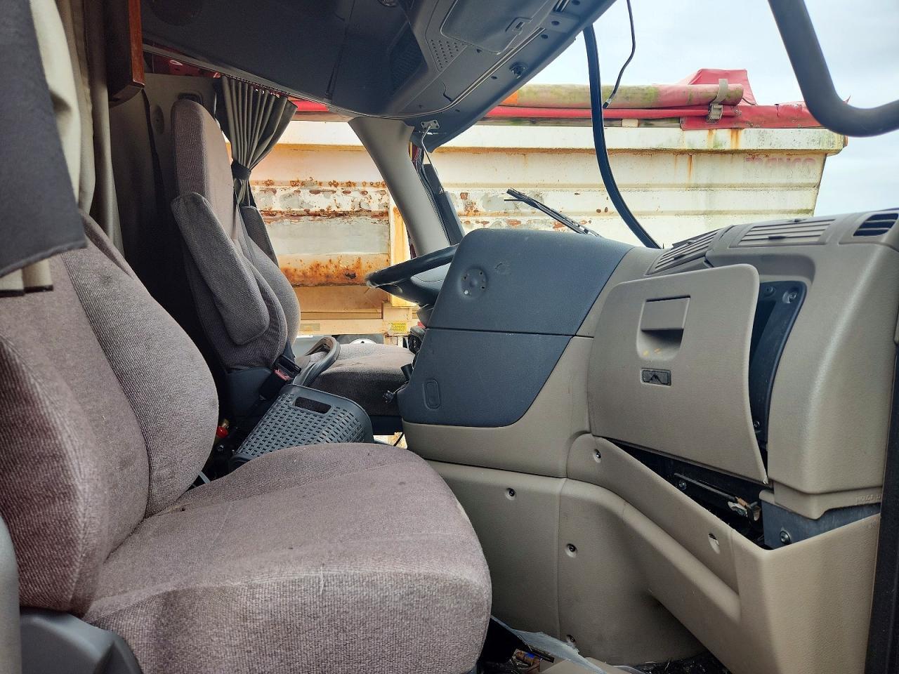 2018 Freightliner Cascadia 1-Semi Truck