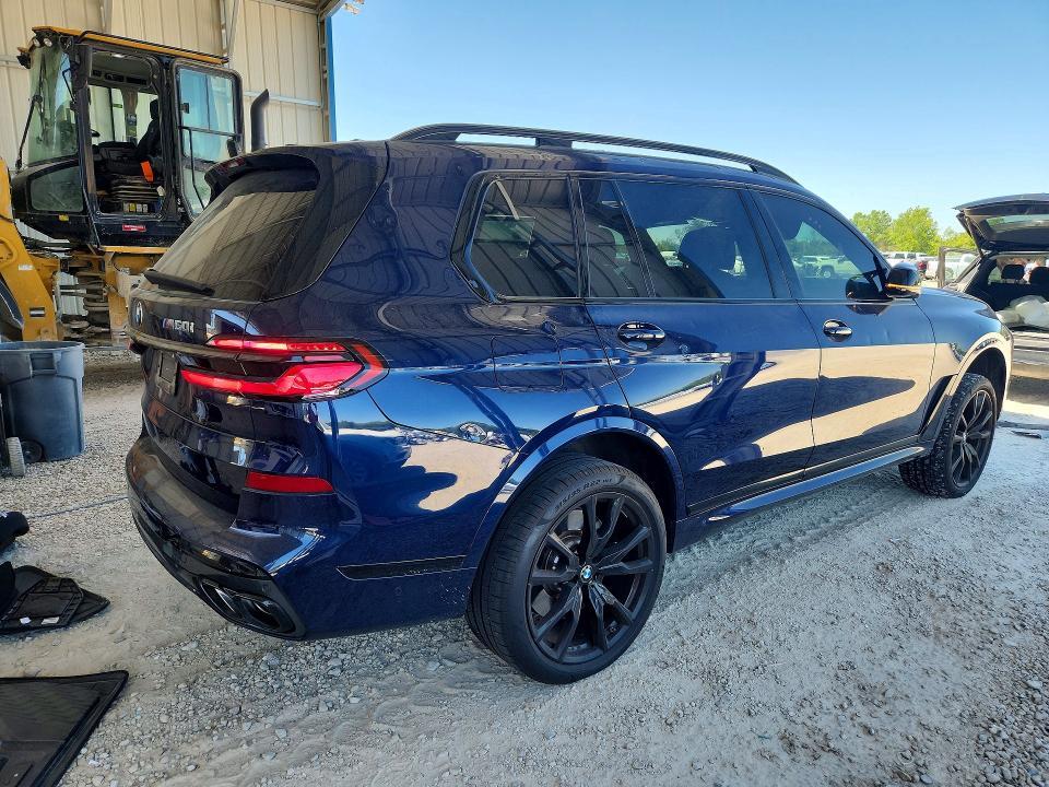 2024 BMW X7 M60i