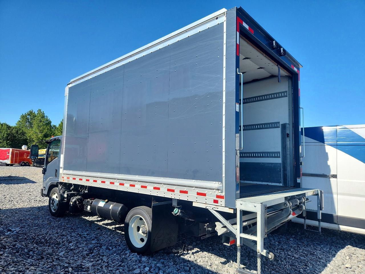 2020 Isuzu NRR BOX Truck
