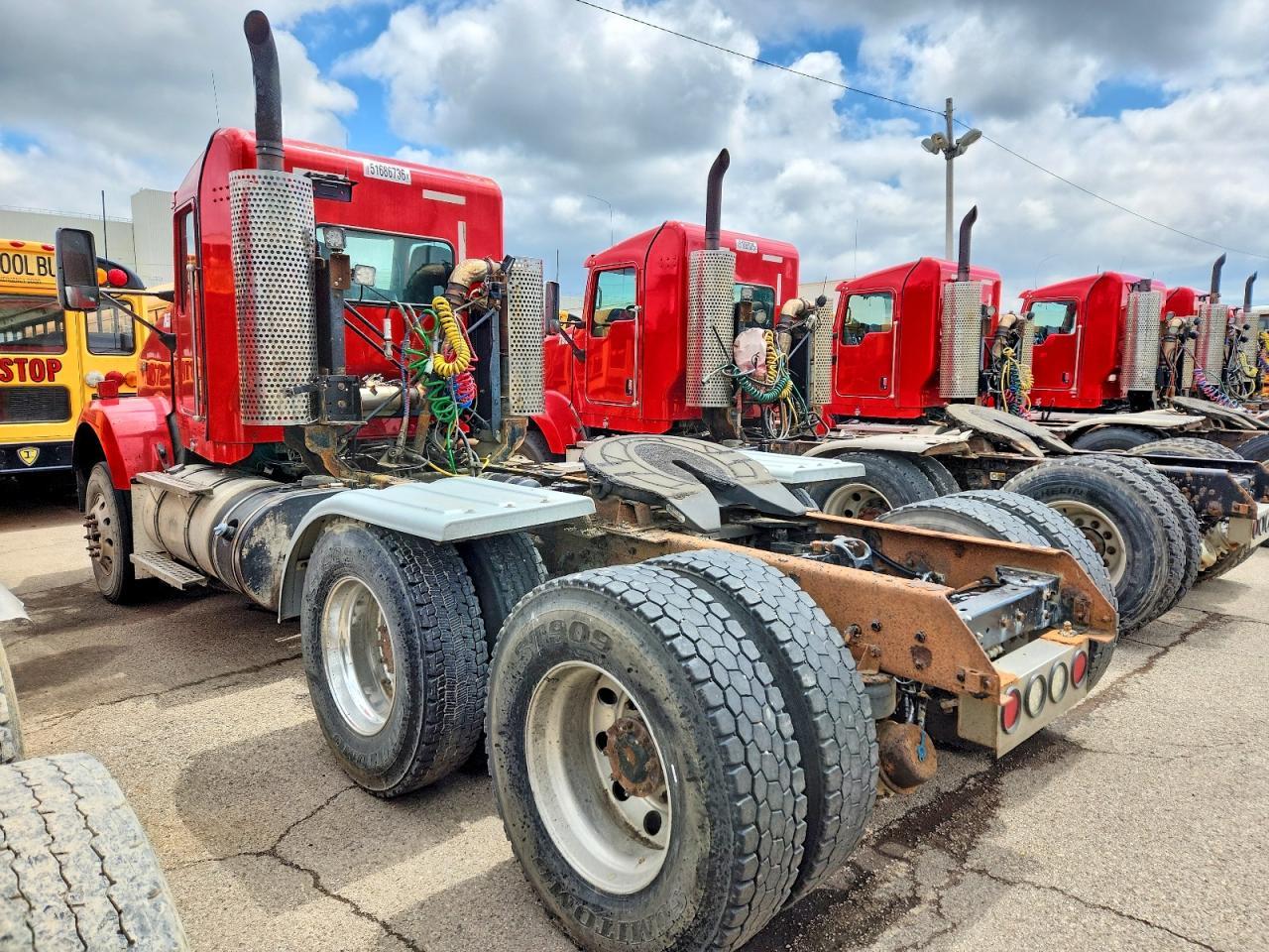2013 Kenworth T800 Semi Truck