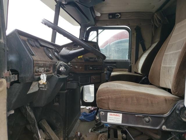 1993 Freightliner Conventional FLD120