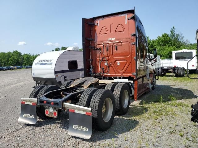 2019 Freightliner Cascadia 126