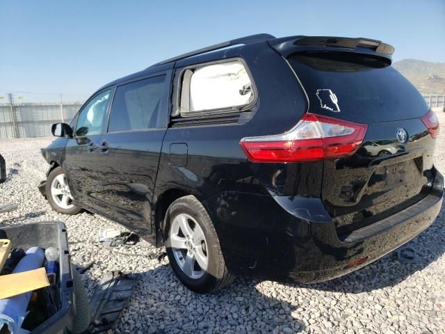 2018 Toyota Sienna LE