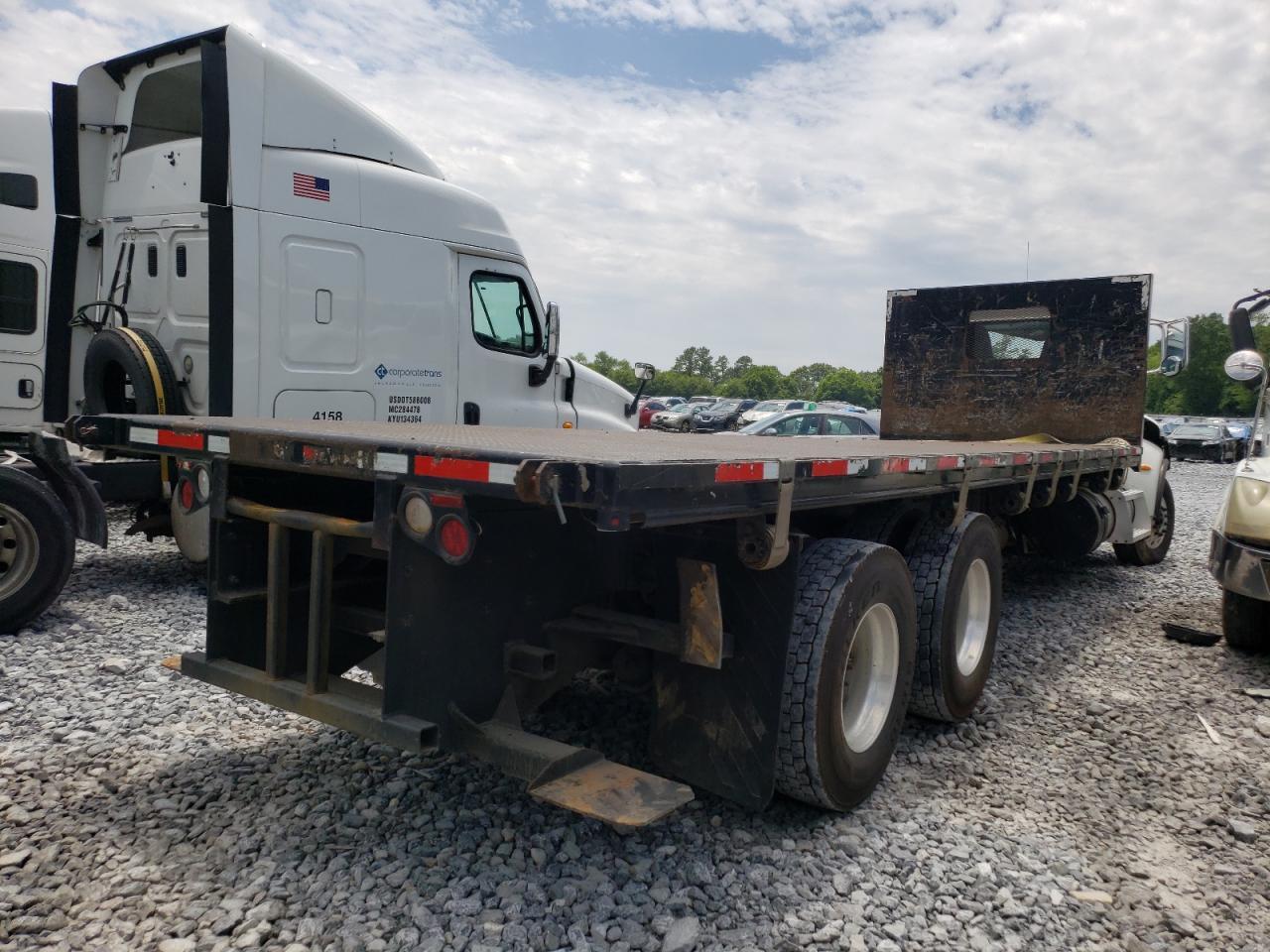 2017 Peterbilt 348
